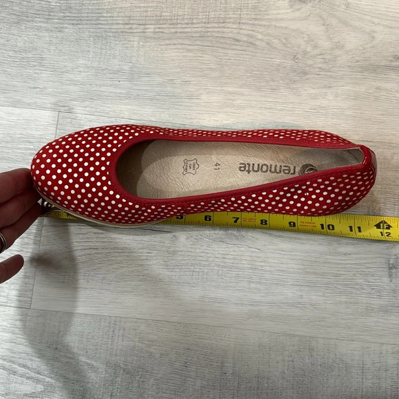 Remote NWOT Red and White Polka dot wedge slip on sandals Size 10-10.5 - Picture 16 of 16